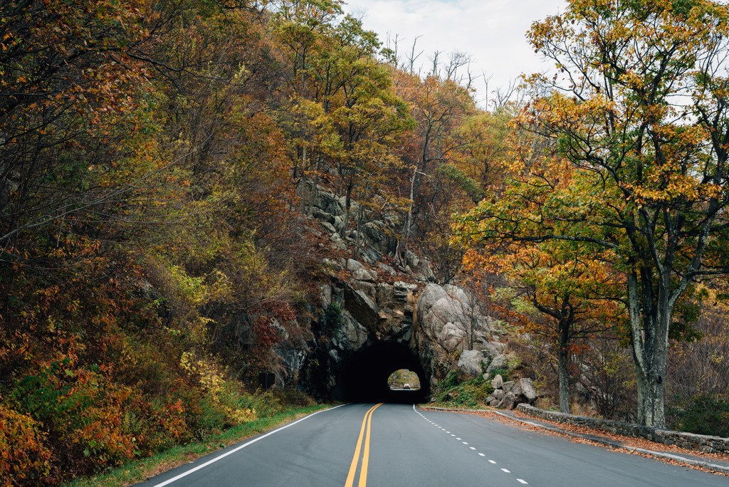 Marys Rock Tunnel, Sperryville