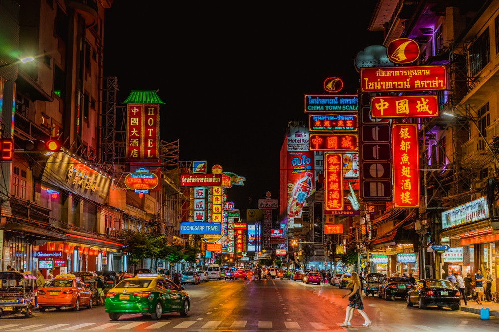 Chinatown, Bangkok, Thailand. MR. SUTTICHAI CHALOKUL / Shutterstock.com