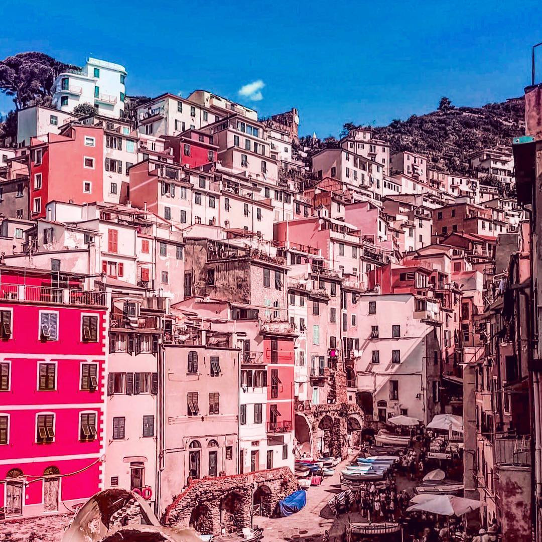Riomaggiore, Cinque terre, Italy. @lastminute_ch