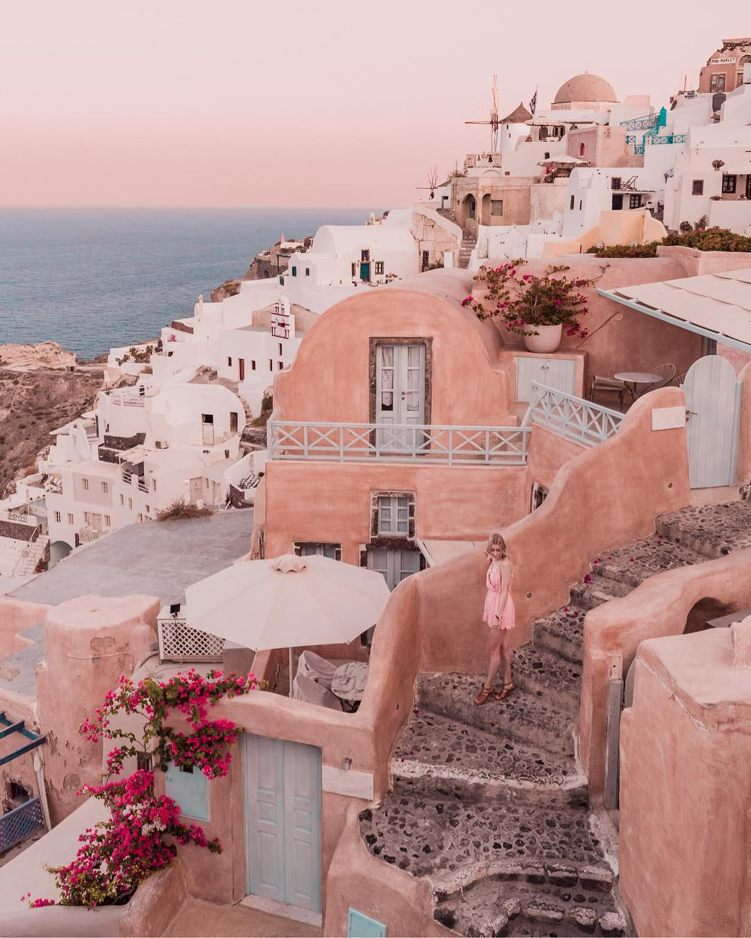 Oía, Kikladhes, Greece. @jayde_archives/